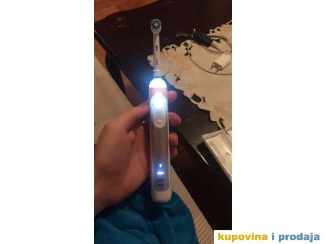 Oral B Genius Pro 8000 bluetooth elektricna cetkica - 1