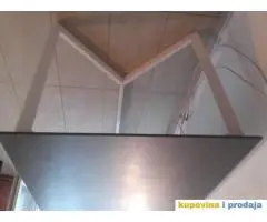 PRODAJEM TRPEZARIJSKI STO