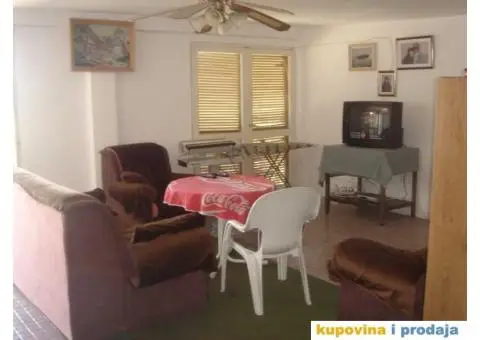 NAJJEFTINIJE LETOVANJE - SUTOMORE kod Dimitrijevic Radomira - 4/10