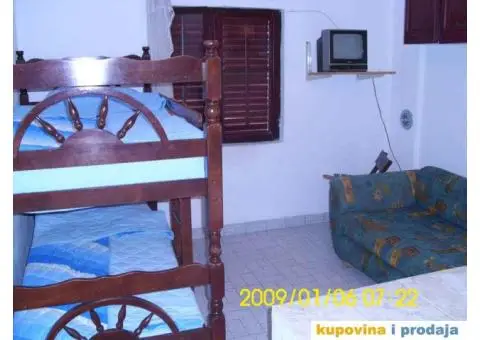 NAJJEFTINIJE LETOVANJE - SUTOMORE kod Dimitrijevic Radomira - 5/10