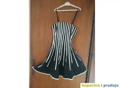 mala slatka haljinica