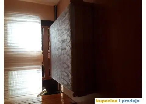 Prodajem polovan krevet.