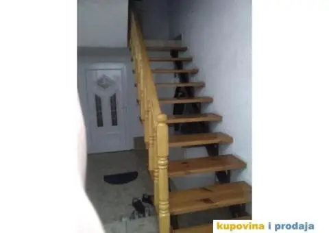 Porodicna spratna kuca na prodaju - 1/3