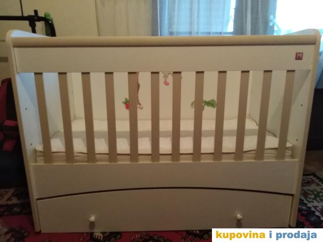 Prodajem drveni krevetac na ljuljanje Prodajem drveni krevetac na ljuljanje