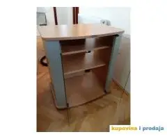 Polica sa staklenim vratima