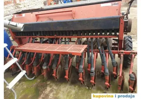 Prodajem sejacicu za zito 3 m. 25 redova