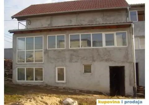 Prodajem ukljiženu kuću - 1/5