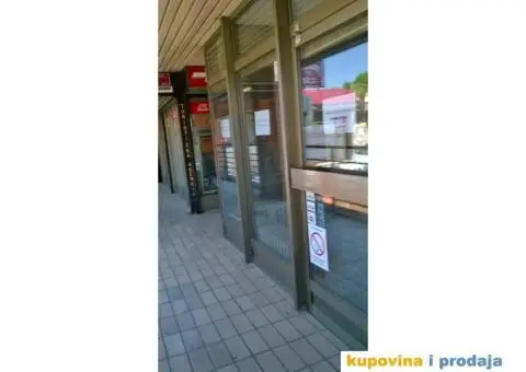 IZDAJEM MALI LOKAL U TC BAZAR VIDIKOVAC NA ODLIČNOM MESTU