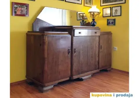 Prodajem stilsku komodu od punog drveta