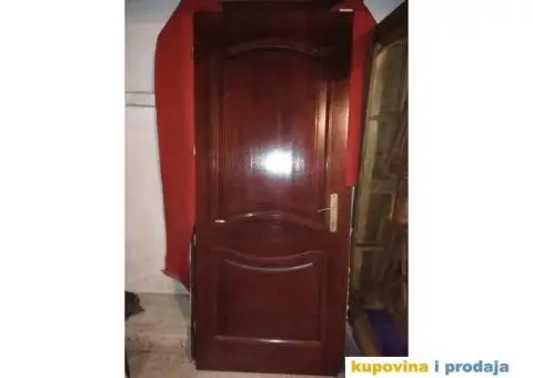 Ulazna vrata od punog drveta