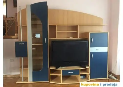 prodejem TV policu za dnevni boravak