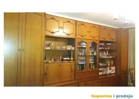 Izuzetno očuvan veliki regal - 300 evra