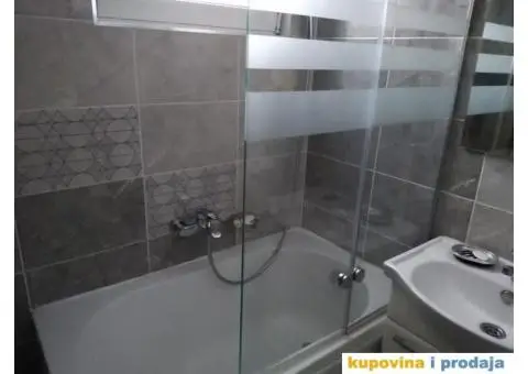 Prodajem polovnu kadu sa staklenom zaštitom - 4/5