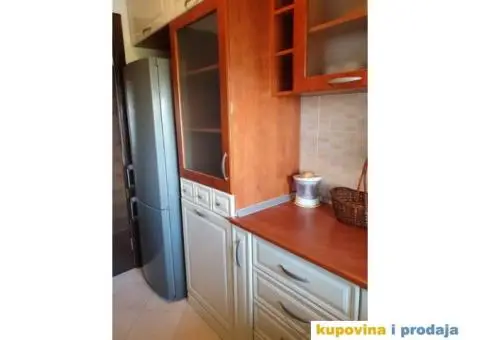 Prodajem trosoban stan na Senjaku u ulici Bulevar vojvode Misica 51a, povrsine 78m2 - 5/9