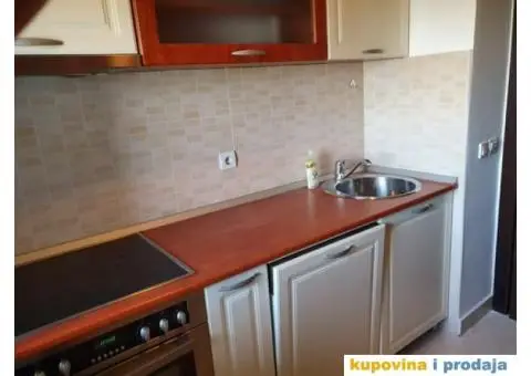 Prodajem trosoban stan na Senjaku u ulici Bulevar vojvode Misica 51a, povrsine 78m2 - 6/9