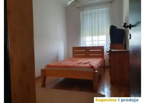 Prodajem trosoban stan na Senjaku u ulici Bulevar vojvode Misica 51a, povrsine 78m2 - 7/9