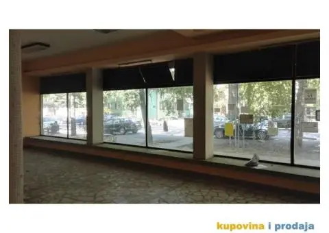 Izdajem lokal u centru Erdevika 174 m2 - 3/6