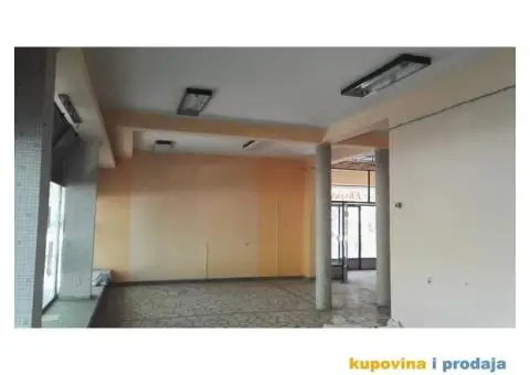 Izdajem lokal u centru Erdevika 174 m2 - 4/6