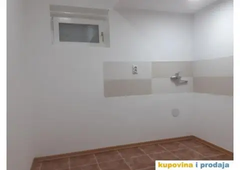 POVOLJNO NA PRODAJU MANJI STAN U CENTRU NOVOG SADA - 2/7