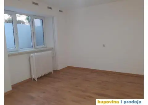 POVOLJNO NA PRODAJU MANJI STAN U CENTRU NOVOG SADA - 3/7