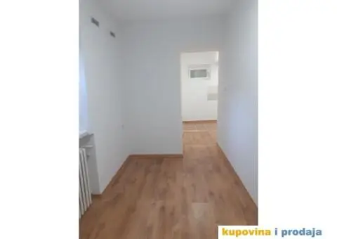 POVOLJNO NA PRODAJU MANJI STAN U CENTRU NOVOG SADA - 4/7