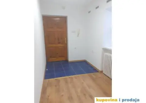 POVOLJNO NA PRODAJU MANJI STAN U CENTRU NOVOG SADA - 5/7