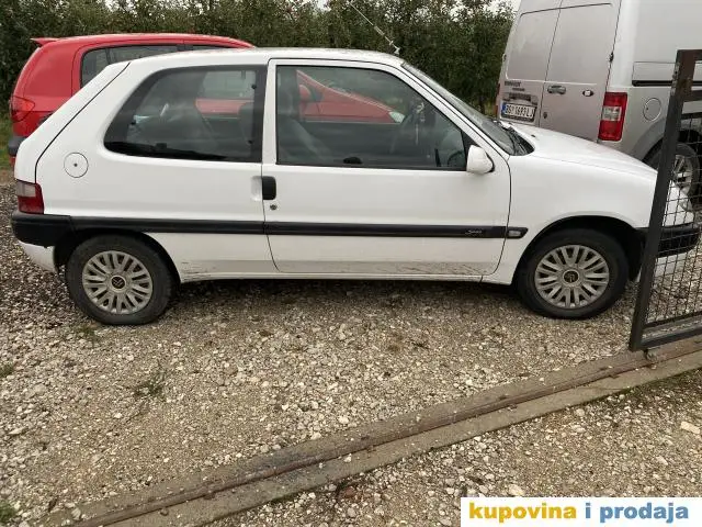 Car CITROEN SAXO - 1