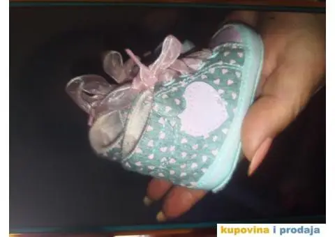 Obuca za decojcicu bebu  crvene mini maus sandalice od 6-9meseci kao nove perfektno stanje. Patikiic - 2/6