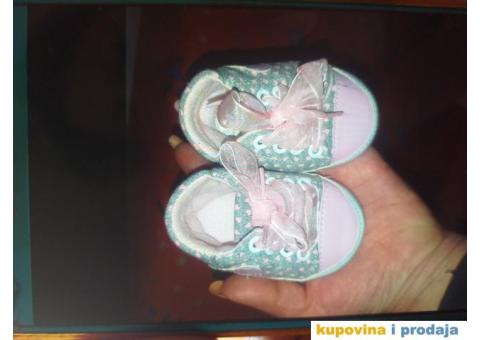 Obuca za decojcicu bebu  crvene mini maus sandalice od 6-9meseci kao nove perfektno stanje. Patikiic - 4/6