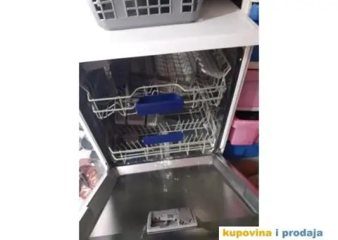 Sporet så staklom i masina za sudove - 3/4