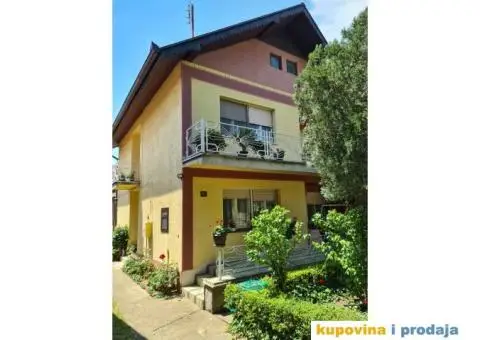 NA PRODAJU KUĆA U CENTRU VRBASA - 2/9