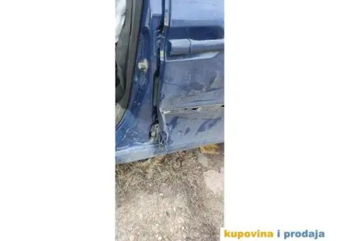 Fiat Ulysse 2003. godište/7 sedišta -havarisan u voznom stanju! - 5/10