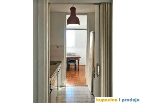 Prostran i svetao stan nadomak Dunavskog keja i starog Merkatora - 8/12