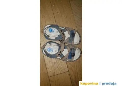 DecIja dobro ocuvana garderoba. - 5/15