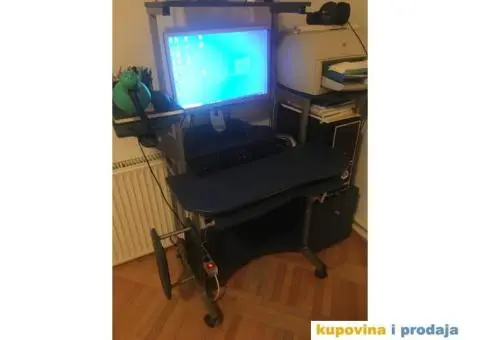 Sto za kompjuter.