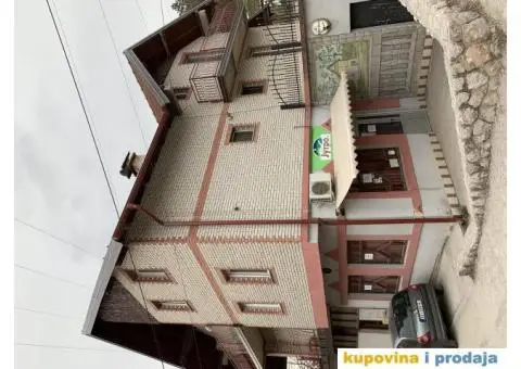 Izdaje se lokal za prodavnicu - 1/5