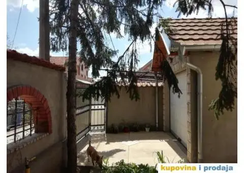 Na prodaju 2 kuće sa 5 zasebnih stanova Zemun - 2/15