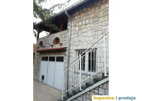 Na prodaju 2 kuće sa 5 zasebnih stanova Zemun - 3/15