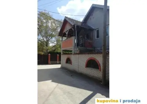 Na prodaju 2 kuće sa 5 zasebnih stanova Zemun - 9/15