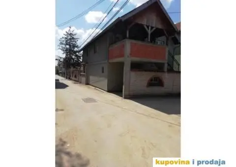 Na prodaju 2 kuće sa 5 zasebnih stanova Zemun - 10/15