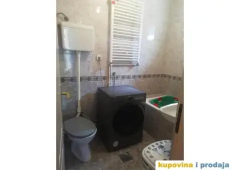 Na prodaju 2 kuće sa 5 zasebnih stanova Zemun - 14/15