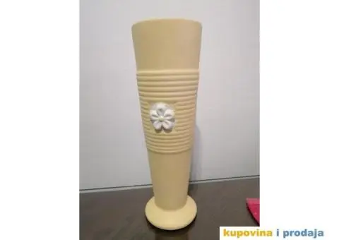 Vaza od gline sa belim cvetom, žuta visoka - 7/11