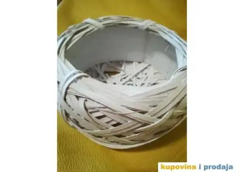 Bela korpa pletena kao nova,za razne sitnice ili dekoraciju - 1/9