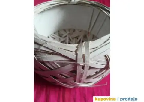 Bela korpa pletena kao nova,za razne sitnice ili dekoraciju - 2/9