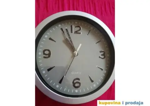 Zidni sat sive boje fi 20 cm, radi - 4/9