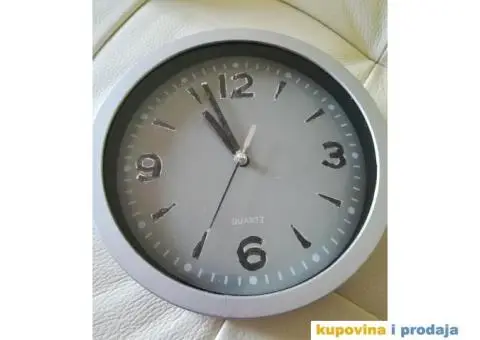 Zidni sat sive boje fi 20 cm, radi - 7/9