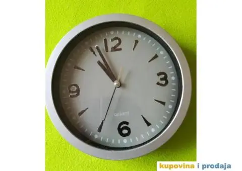 Zidni sat sive boje fi 20 cm, radi - 8/9