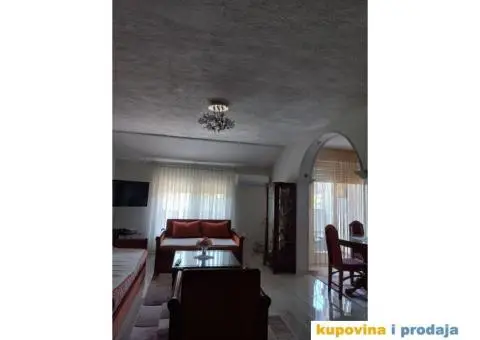 Prodajem stan u centru Sida - 1/12