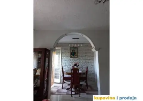 Prodajem stan u centru Sida - 2/12