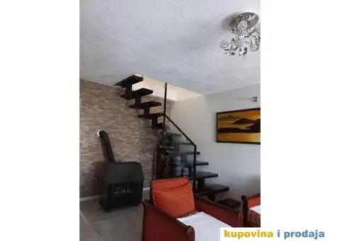 Prodajem stan u centru Sida - 3/12